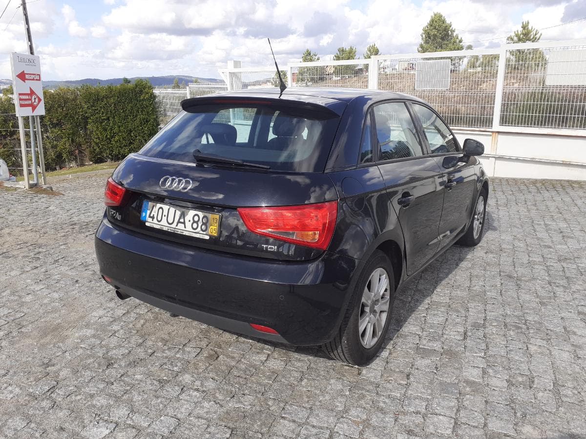 Audi A1 1.6 TDI · Ano 2013 — imagem 6