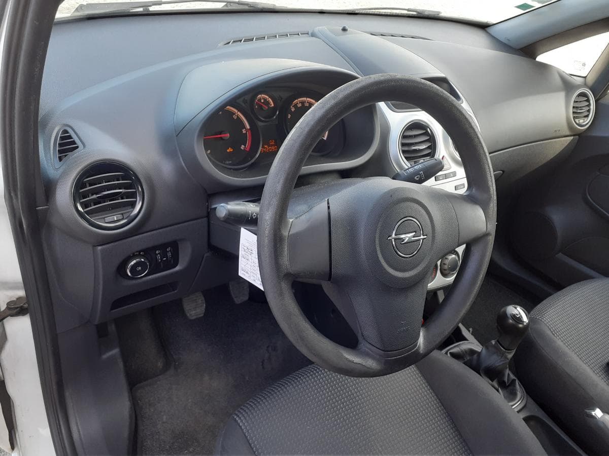 Opel Corsa 1.3 CDTI · Ano 2013 — image 12