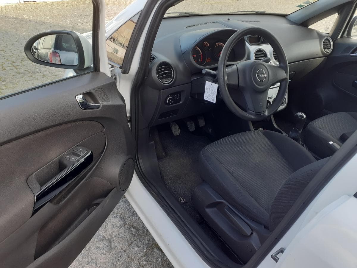 Opel Corsa 1.3 CDTI · Ano 2013 — image 11