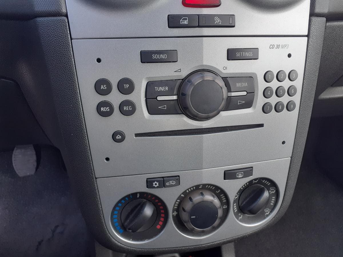 Opel Corsa 1.3 CDTI · Ano 2013 — image 13