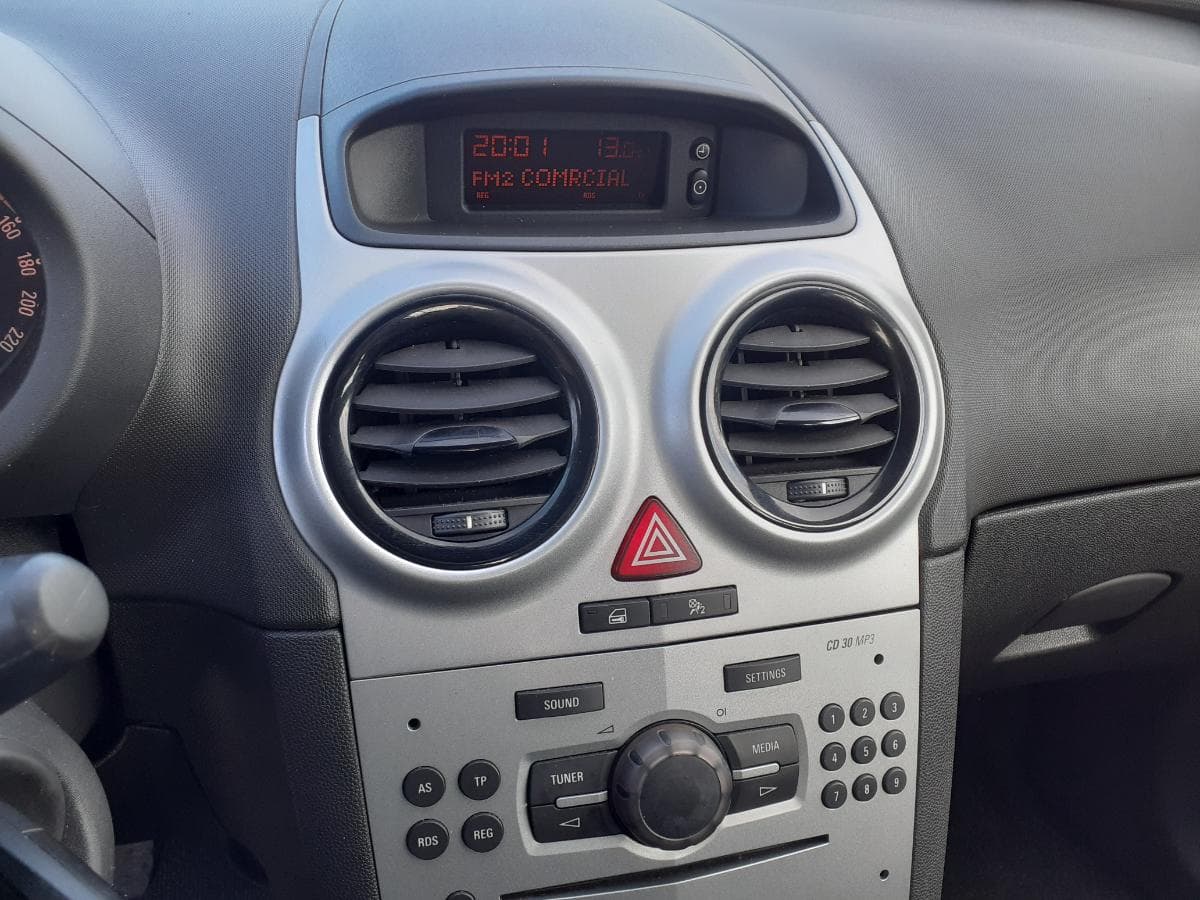 Opel Corsa 1.3 CDTI · Ano 2013 — image 17