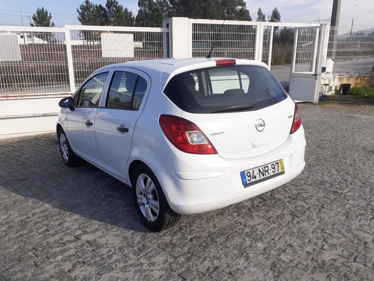 Opel Corsa 1.3 CDTI · Ano 2013 — image 6