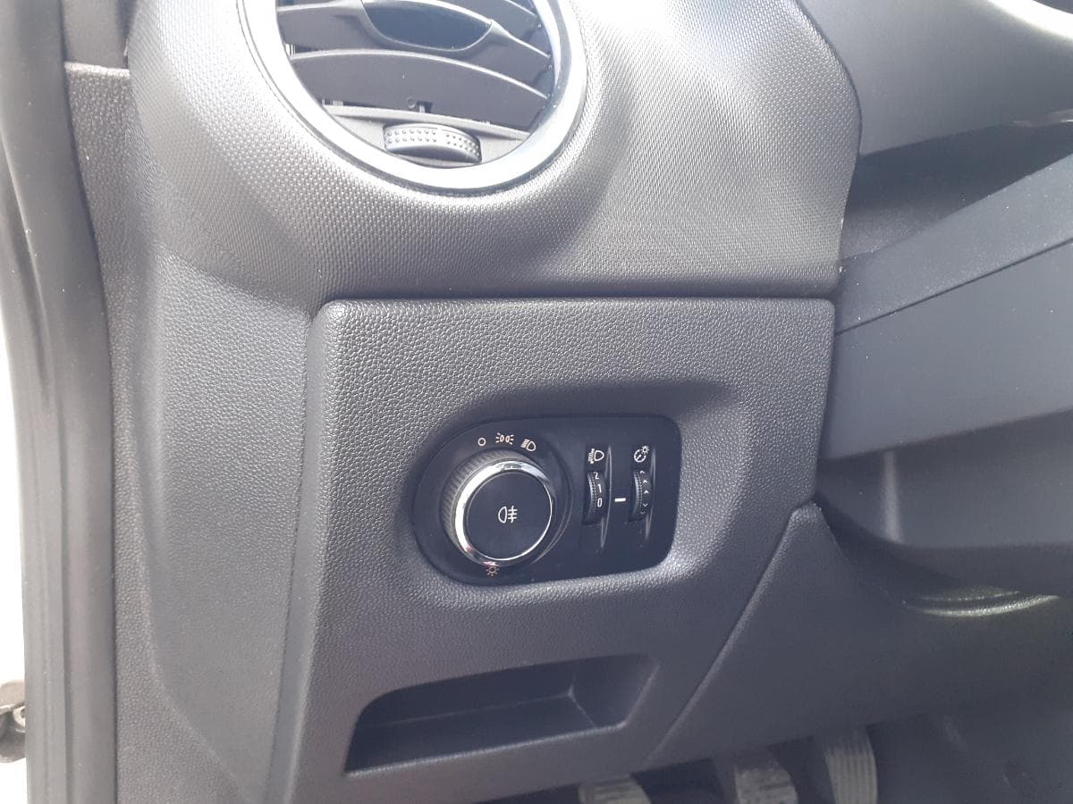 Opel Corsa 1.3 CDTI · Ano 2013 — image 19