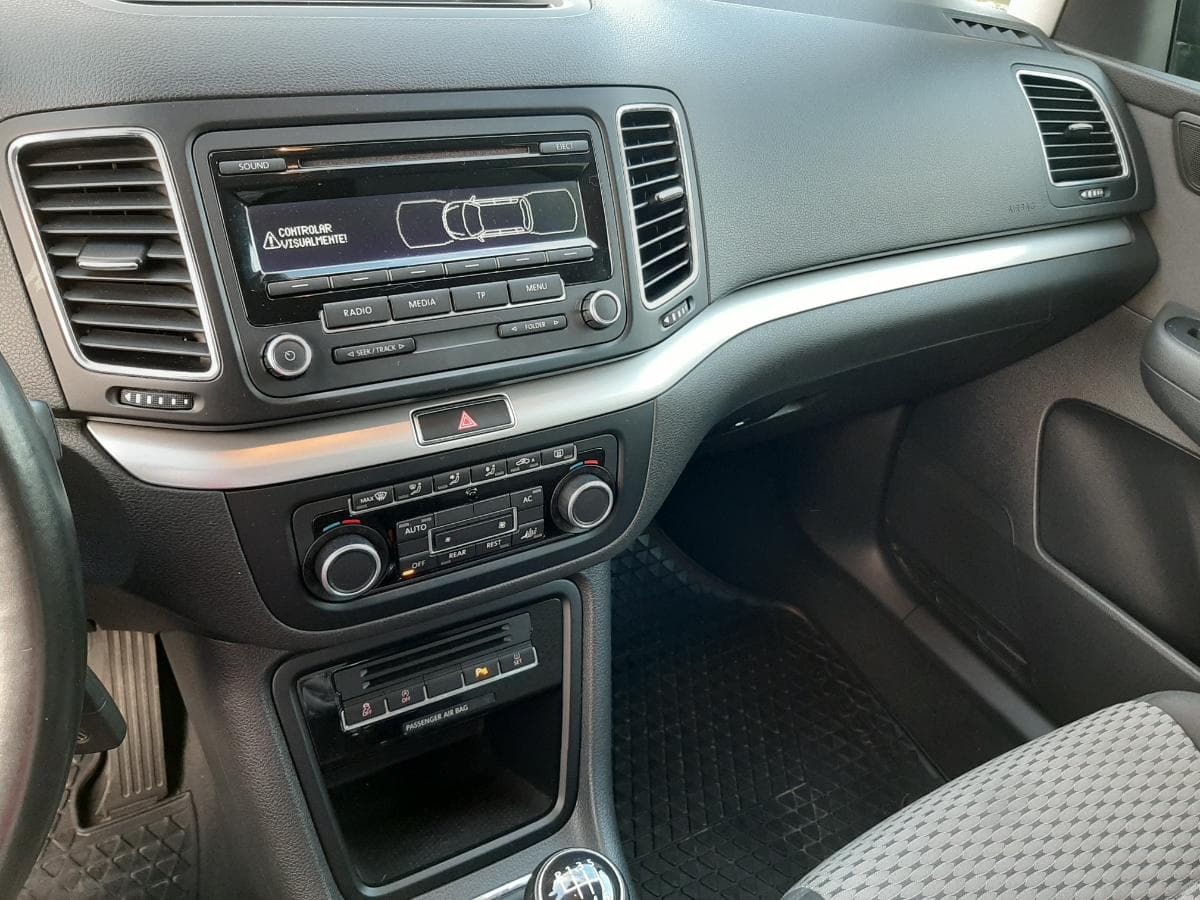 Volkswagen Sharan 2.0 TDI · Ano 2011 — imagen 21