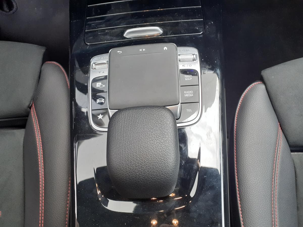 Mercedes-Benz A 180 KIT AMG · Ano 2018 — imagem 18