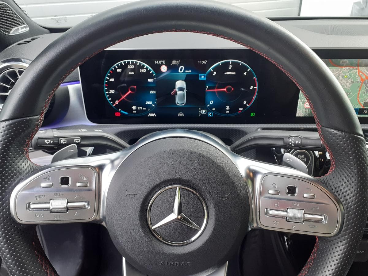 Mercedes-Benz A 180 KIT AMG · Ano 2018 — imagem 25