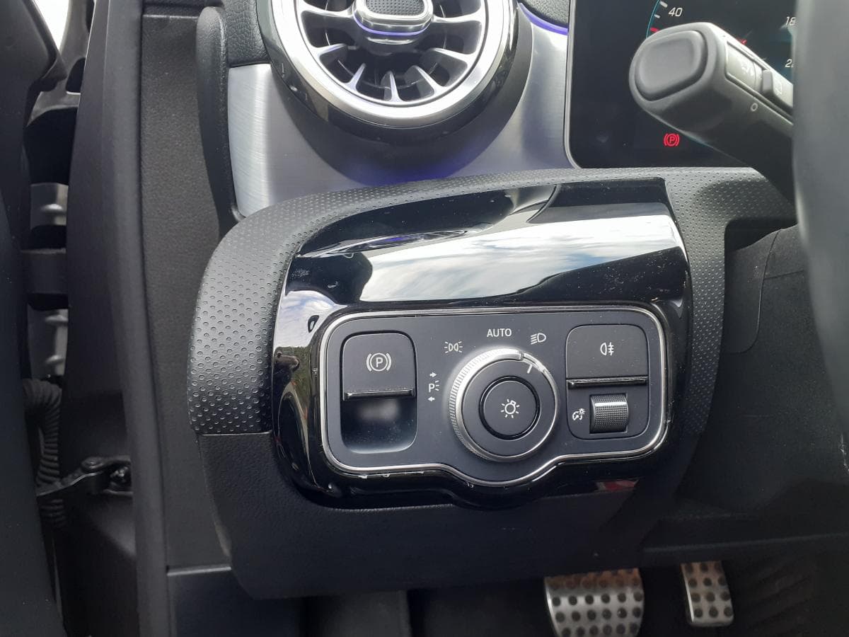 Mercedes-Benz A 180 KIT AMG · Ano 2018 — imagem 30