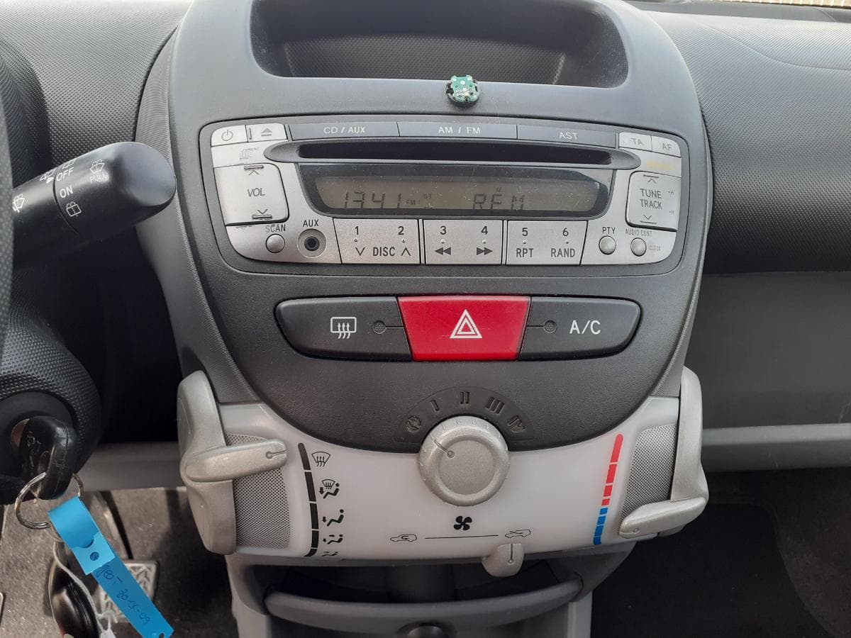 Peugeot 107 1.0 · Ano 2007 — imagem 12