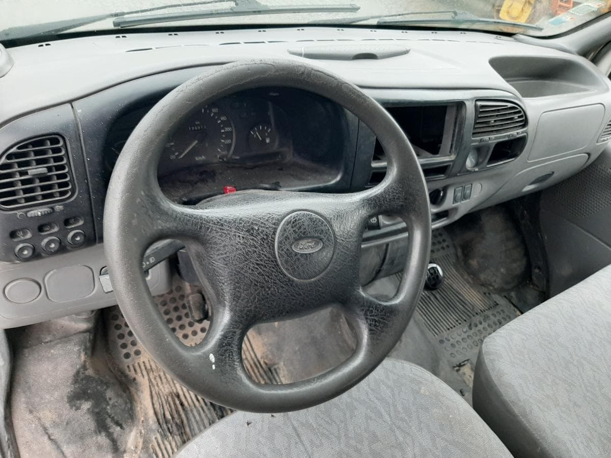 Ford Transit 2.5 DI — imagen 10