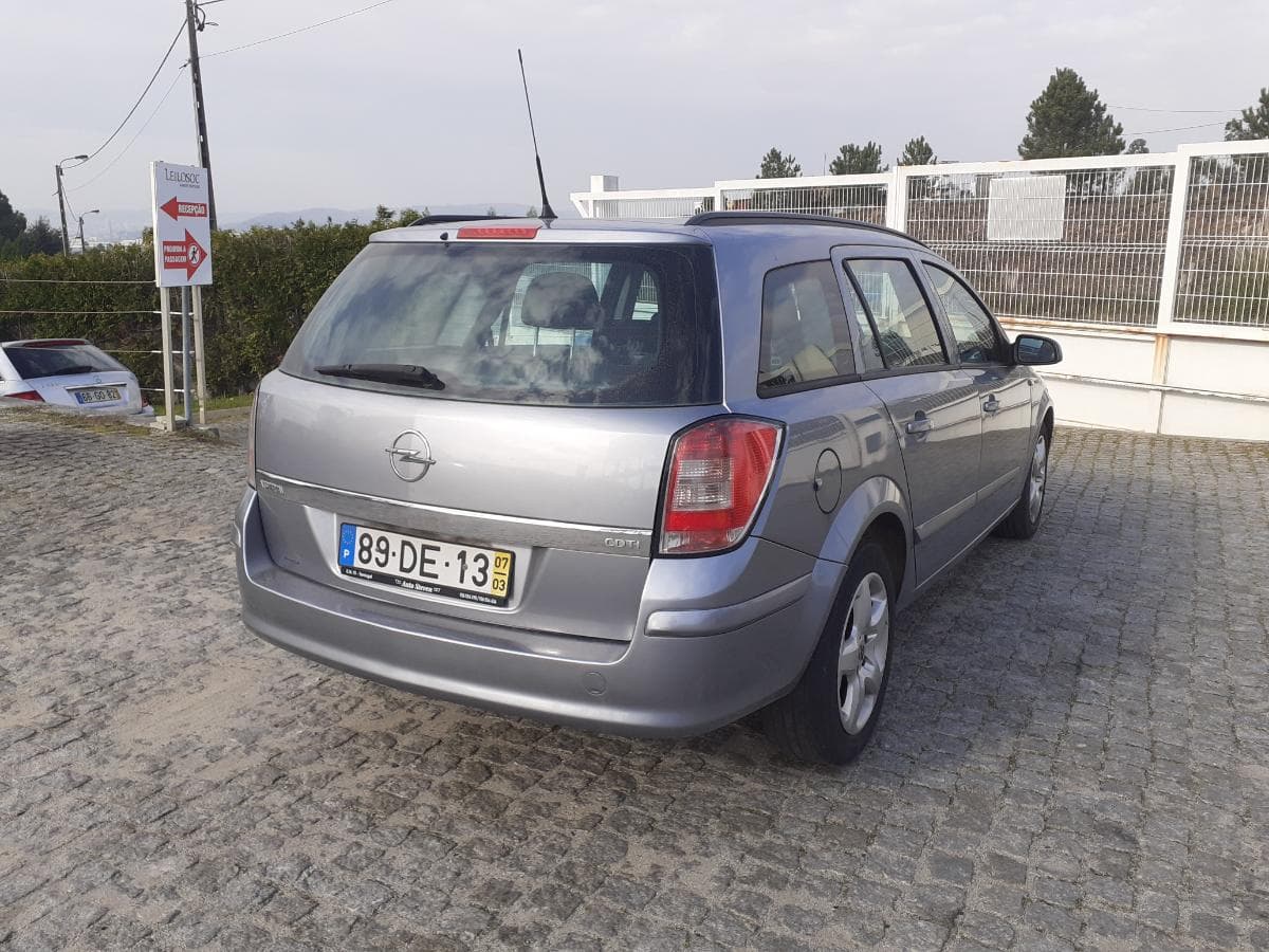 Opel Astra H 1.3 CDTI · Ano 2007 — imagen 4