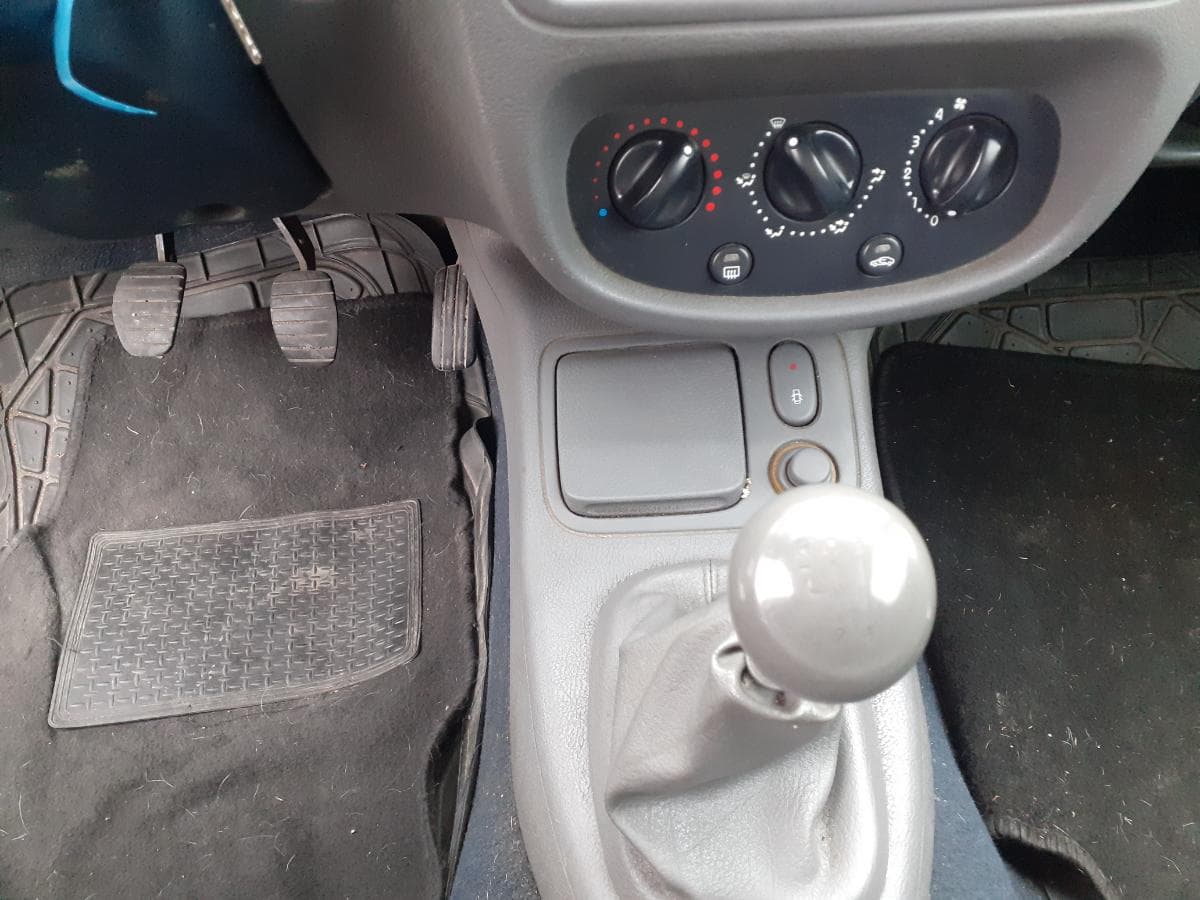 Renault Clio 1.9D · Ano 1999 — image 21
