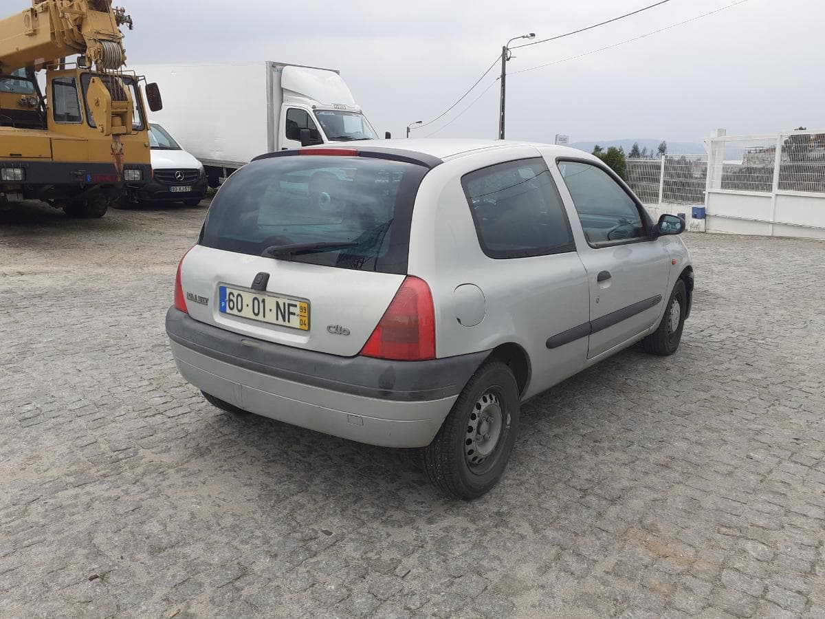 Renault Clio 1.9D · Ano 1999 — image 4