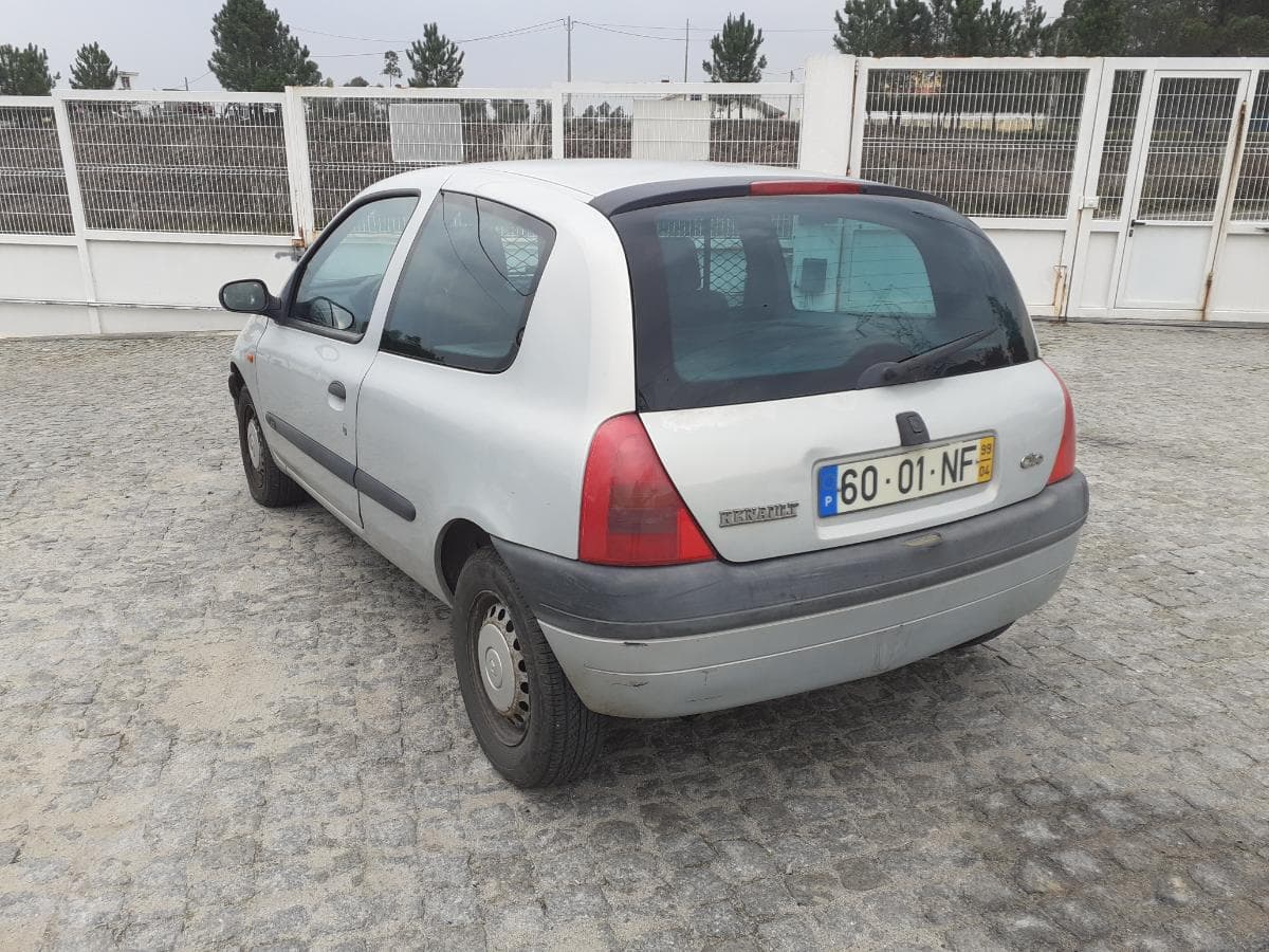 Renault Clio 1.9D · Ano 1999 — image 6