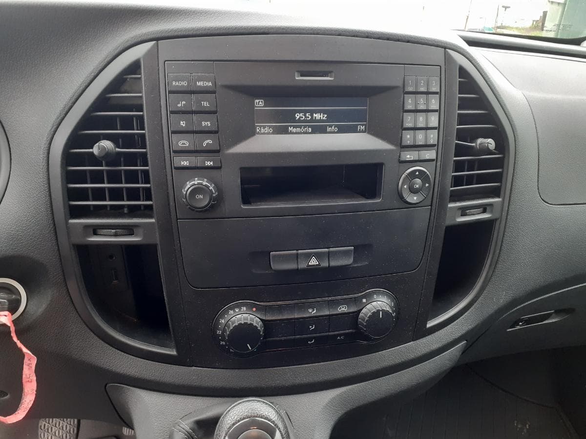 Mercedes-Benz Vito Van 109 CDI · Ano 2019 — imagem 13