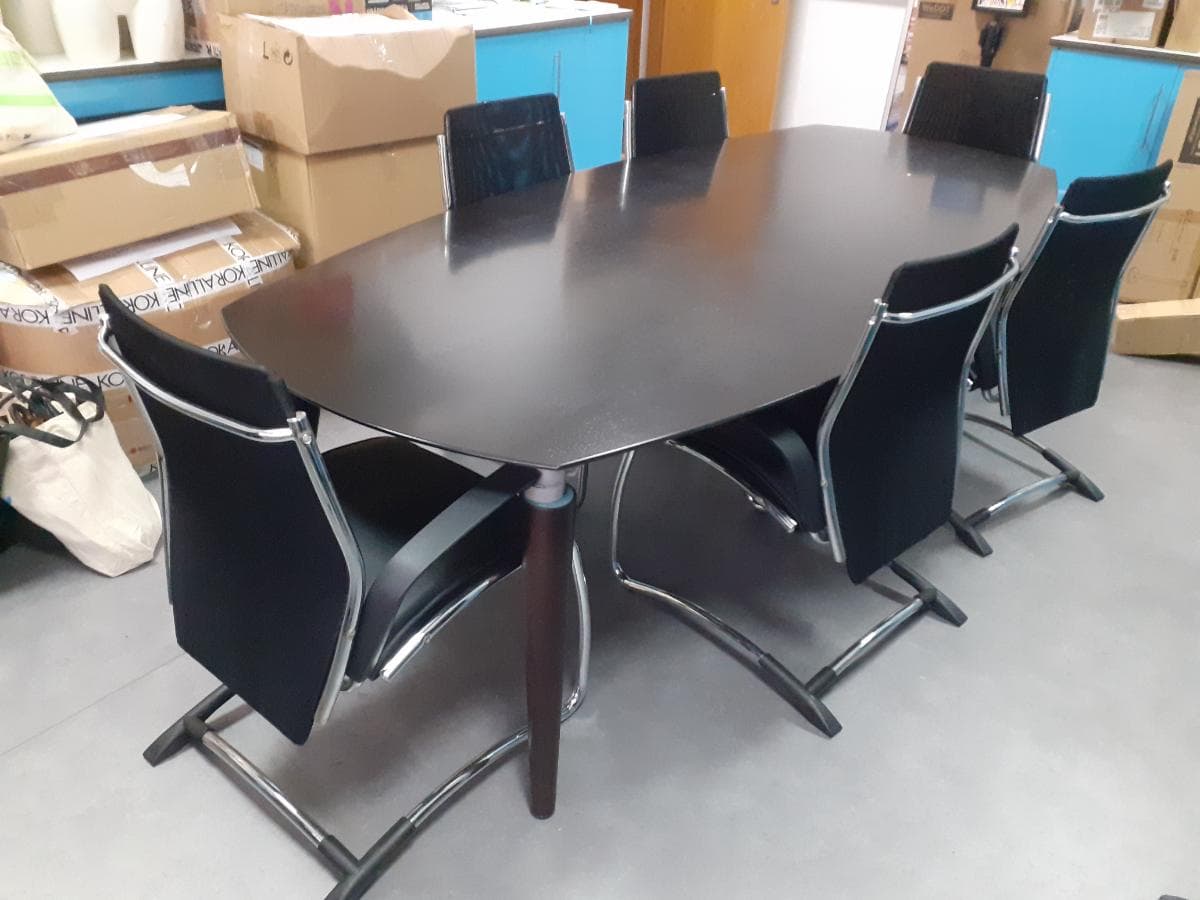 Mesa Escritório e Cadeiras — imagen 1