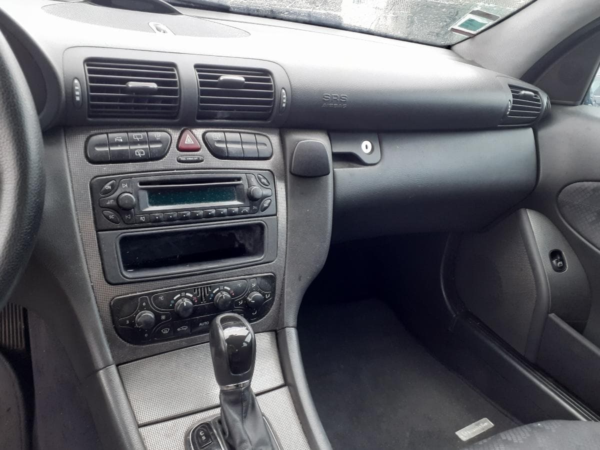 Mercedes-Benz C220 CDI · Année 2003 — image 12