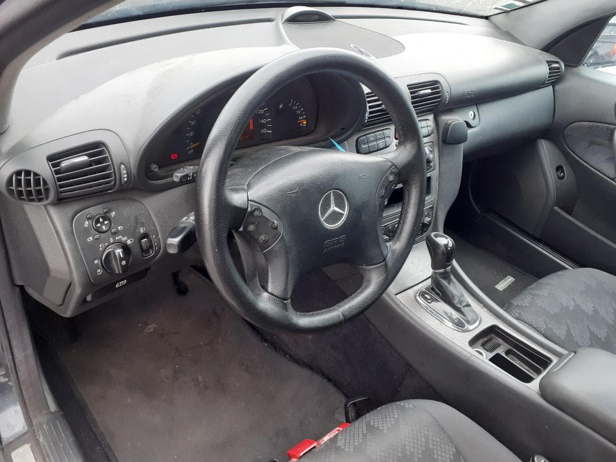 Mercedes-Benz C220 CDI · Année 2003 — image 13
