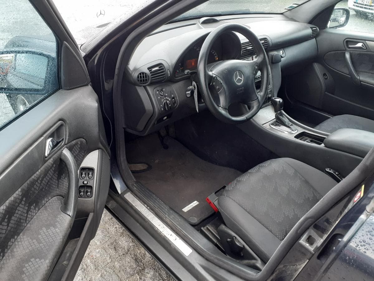 Mercedes-Benz C220 CDI · Année 2003 — image 10