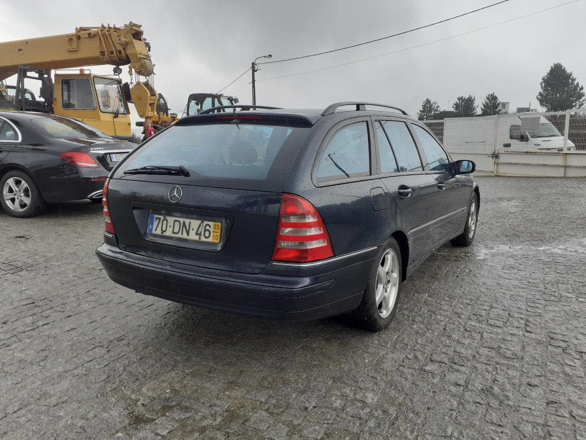 Mercedes-Benz C220 CDI · Année 2003 — image 4