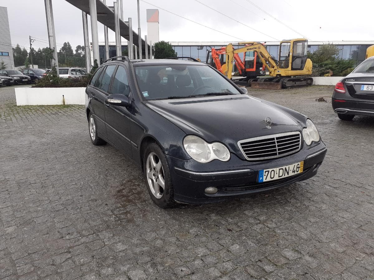 Mercedes-Benz C220 CDI · Année 2003 — image 1