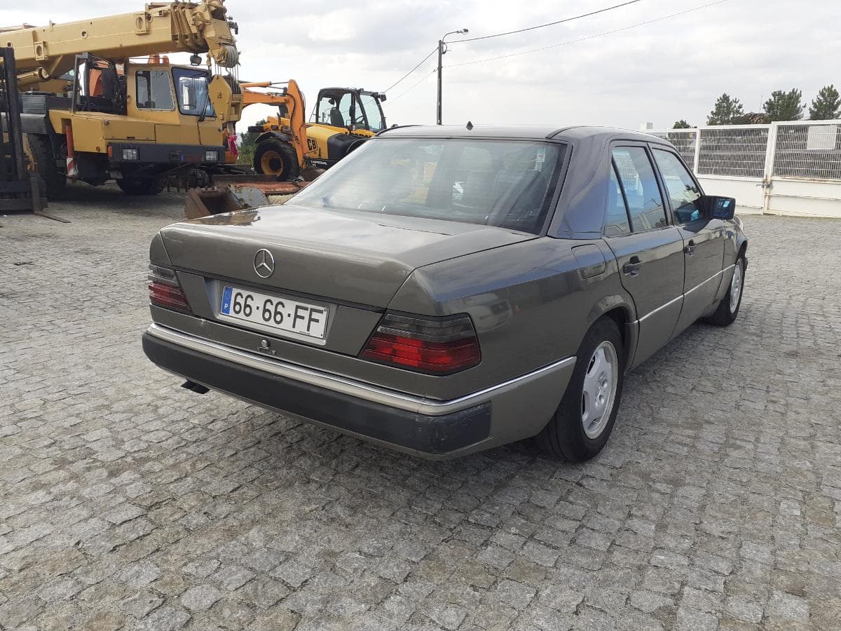 Mercedes-Benz 300D · Ano 1988 — image 4