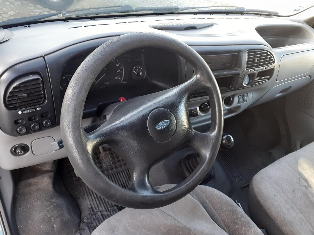 Ford Transit 2.5 DI · 3 Lugares — imagem 13