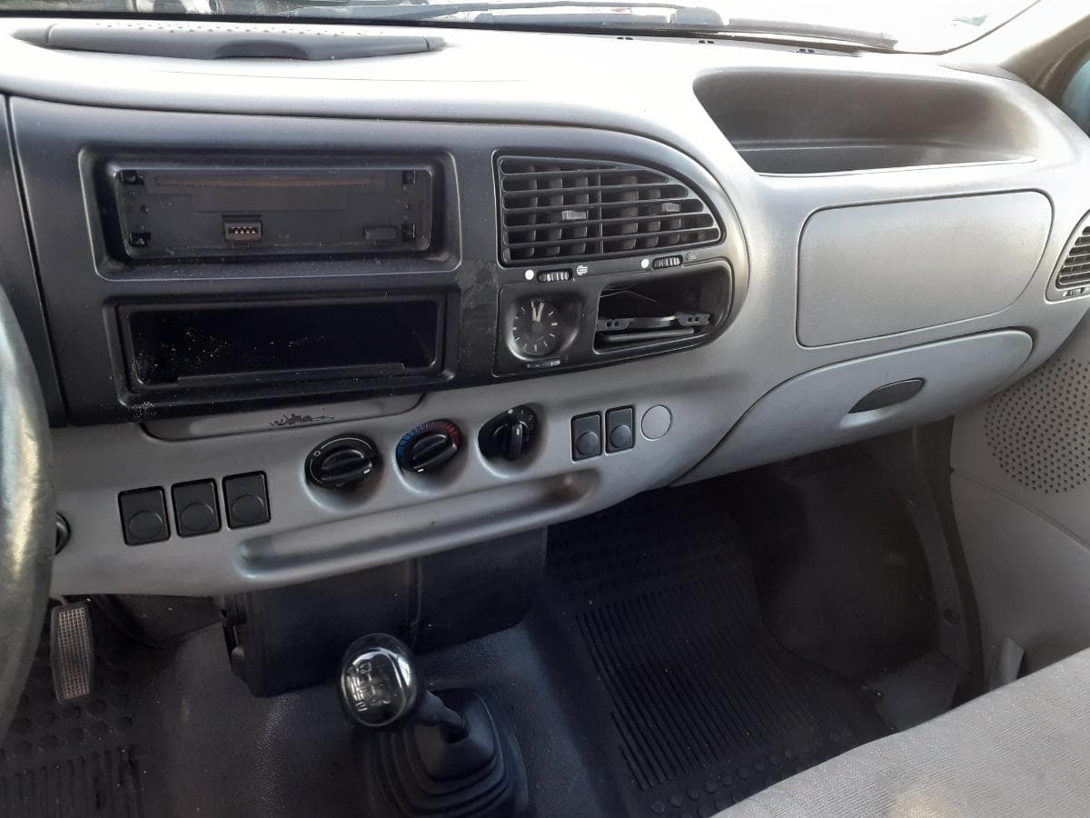 Ford Transit 2.5 DI · 3 Lugares — imagem 16