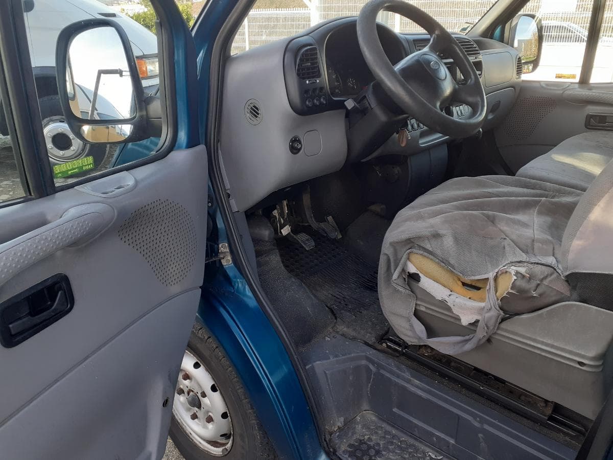 Ford Transit 2.5 DI · 3 Lugares — imagem 12