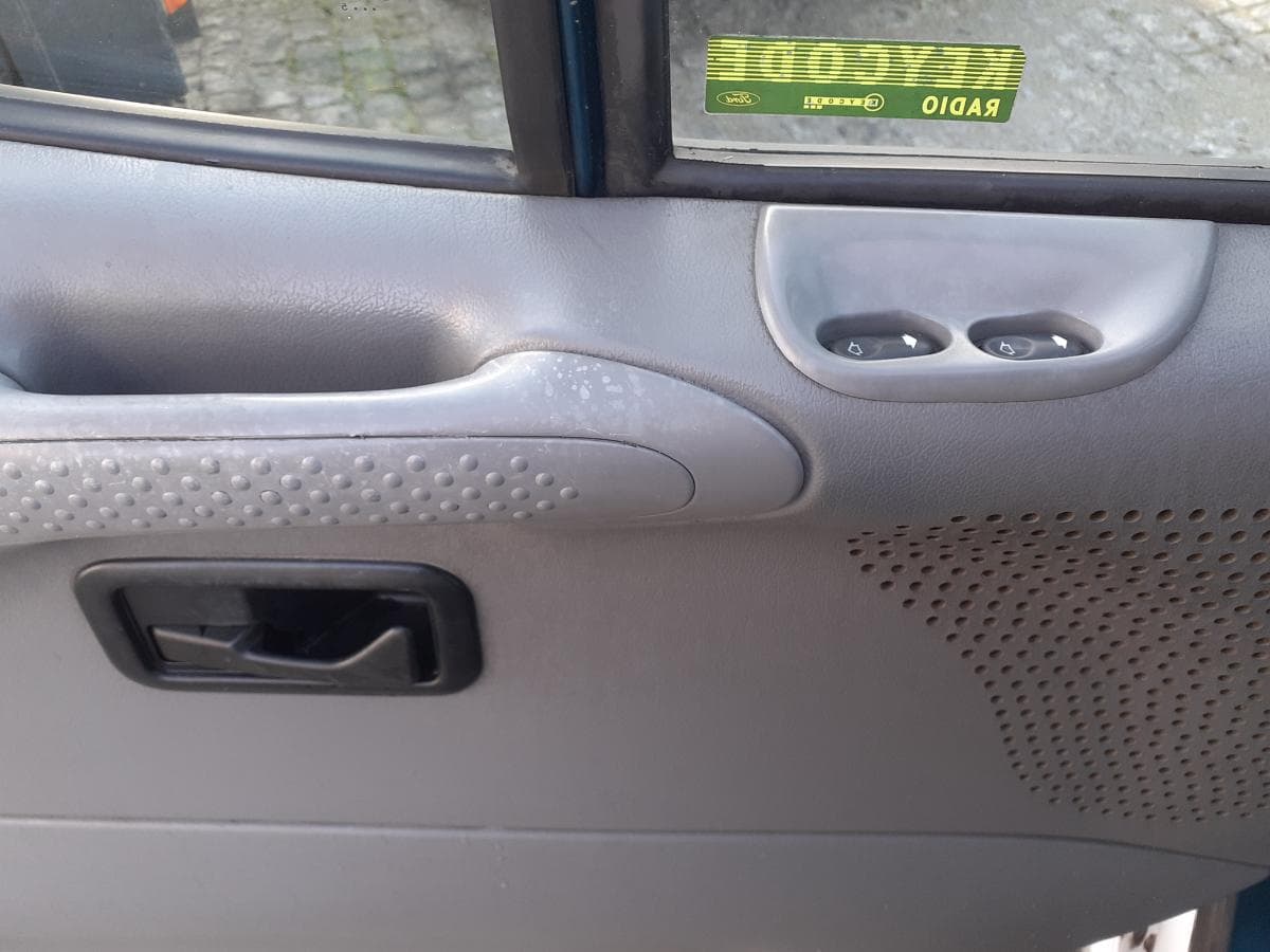 Ford Transit 2.5 DI · 3 Lugares — imagem 17