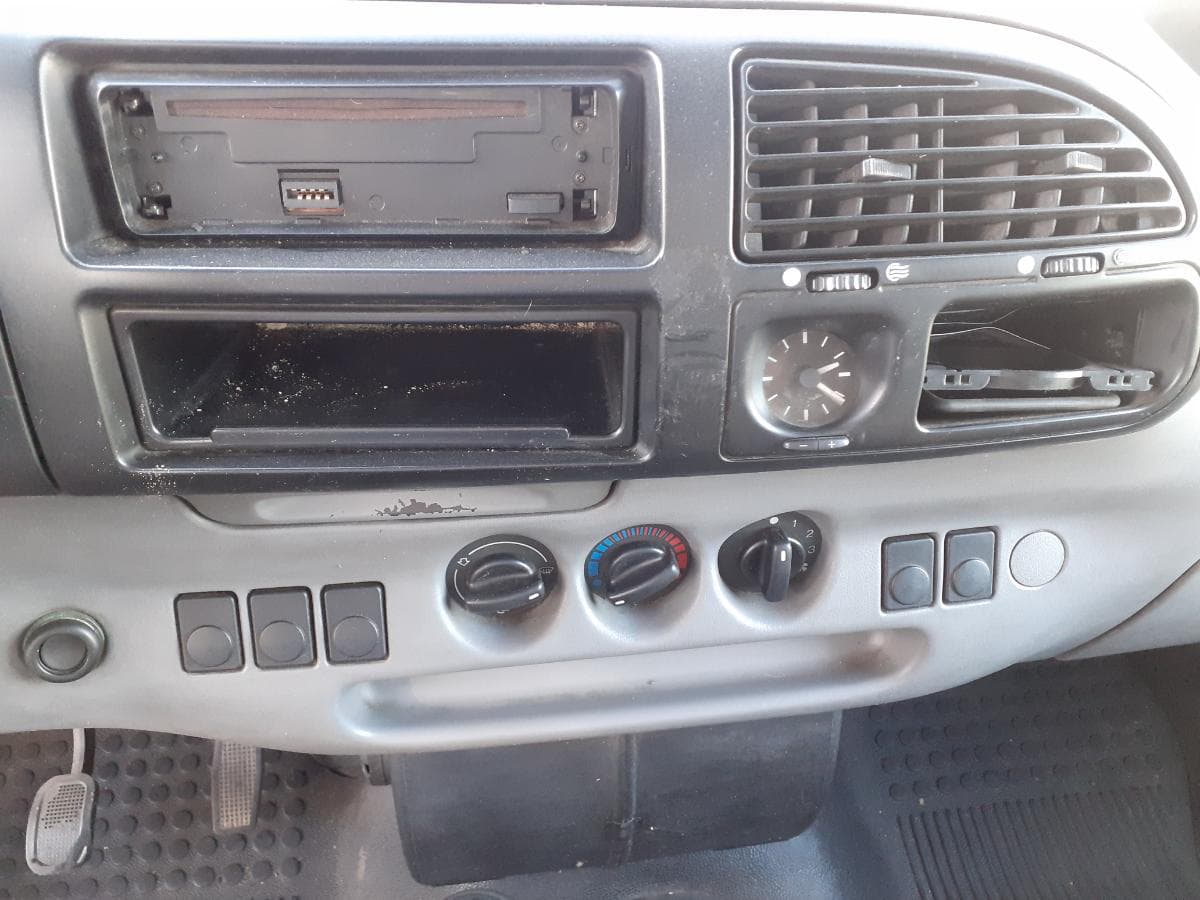 Ford Transit 2.5 DI · 3 Lugares — imagem 18