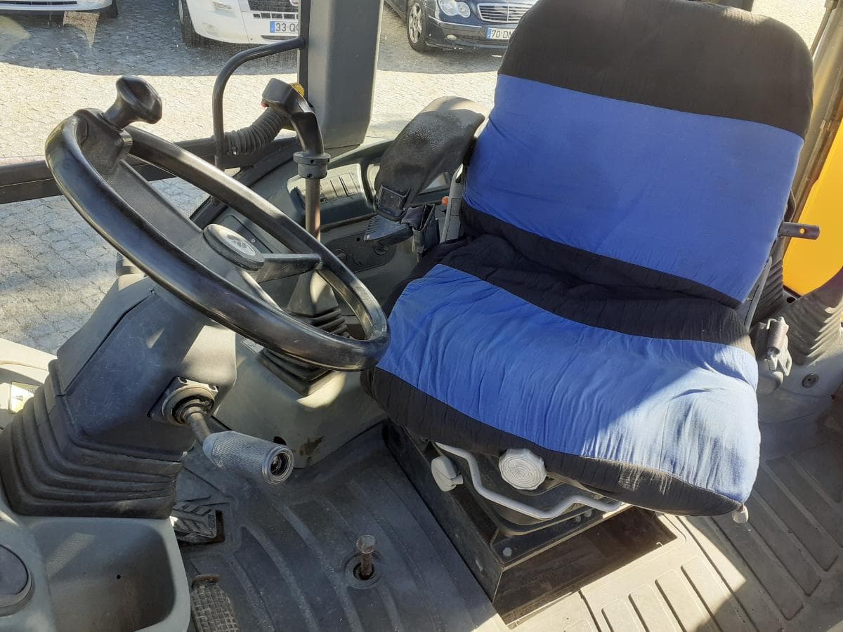 Retroescavadora New Holland LB95B · Ano 2006 — imagem 9