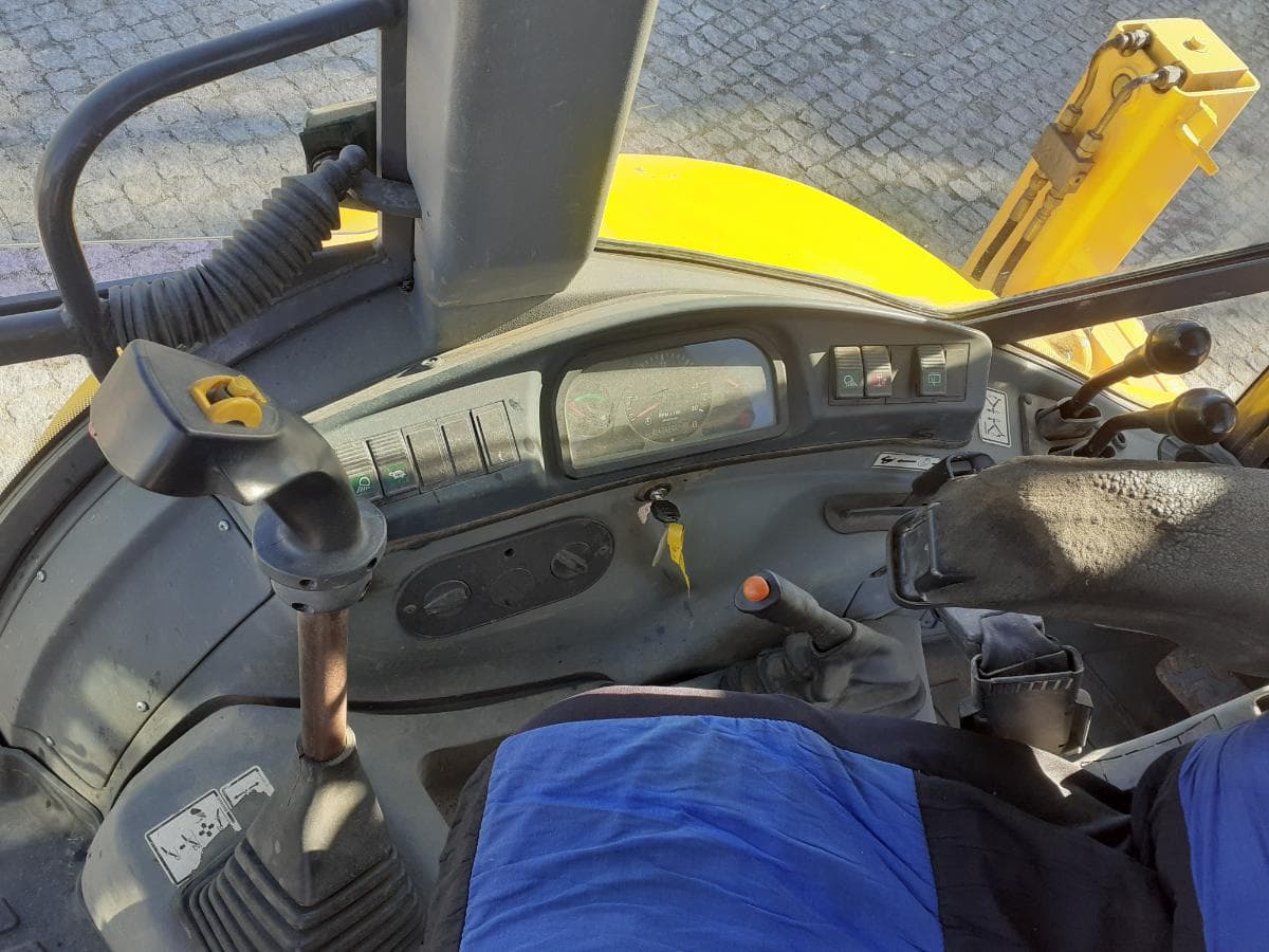 Retroescavadora New Holland LB95B · Ano 2006 — imagem 10