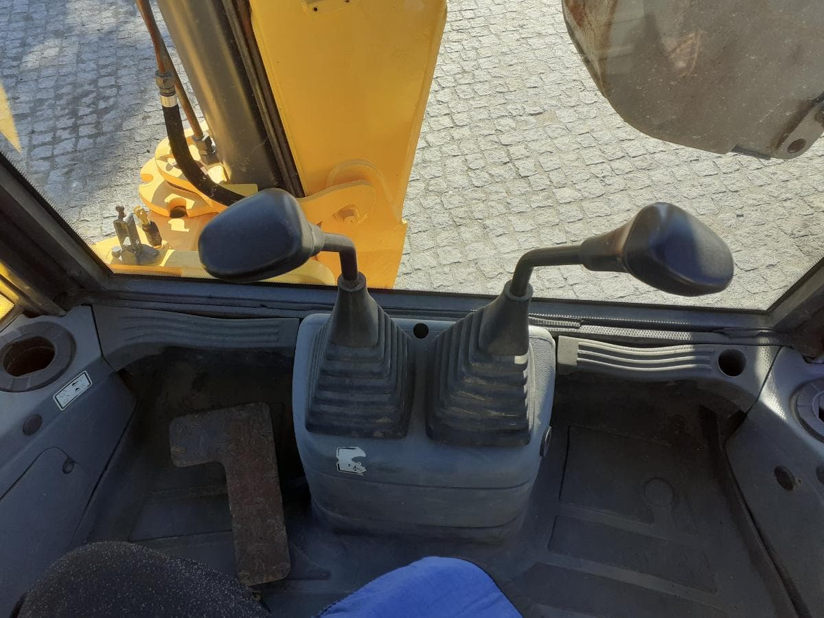 Retroescavadora New Holland LB95B · Ano 2006 — imagem 11