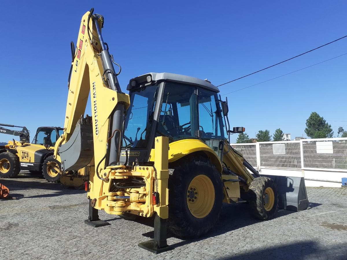 Retroescavadora New Holland LB95B · Ano 2006 — imagem 4