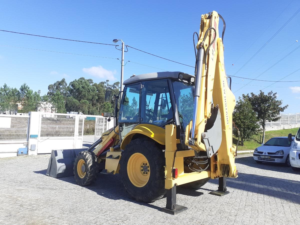 Retroescavadora New Holland LB95B · Ano 2006 — imagem 5