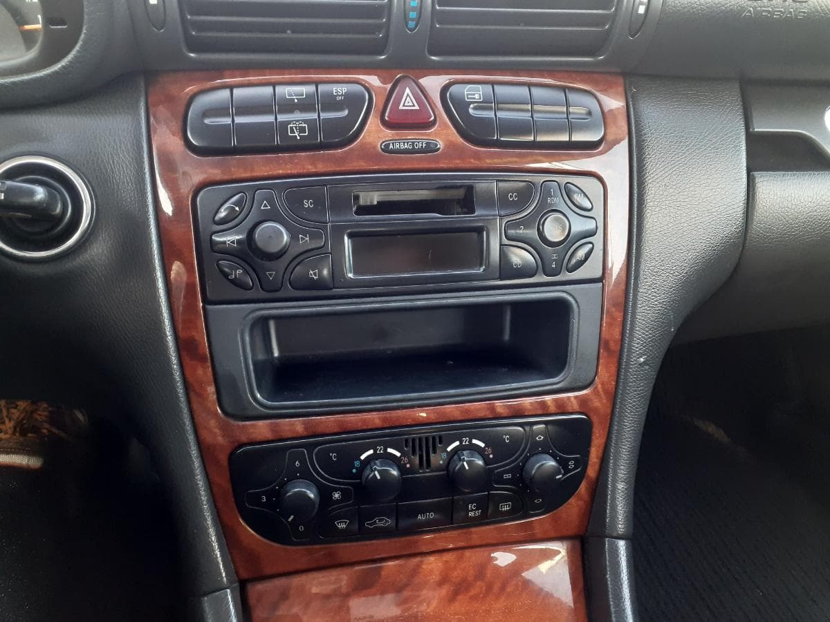 Mercedes-Benz 200 CDI · Ano 2002 — imagem 11