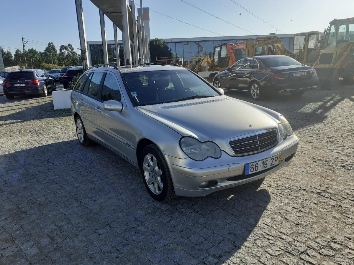 Mercedes-Benz 200 CDI · Ano 2002 — imagem 1