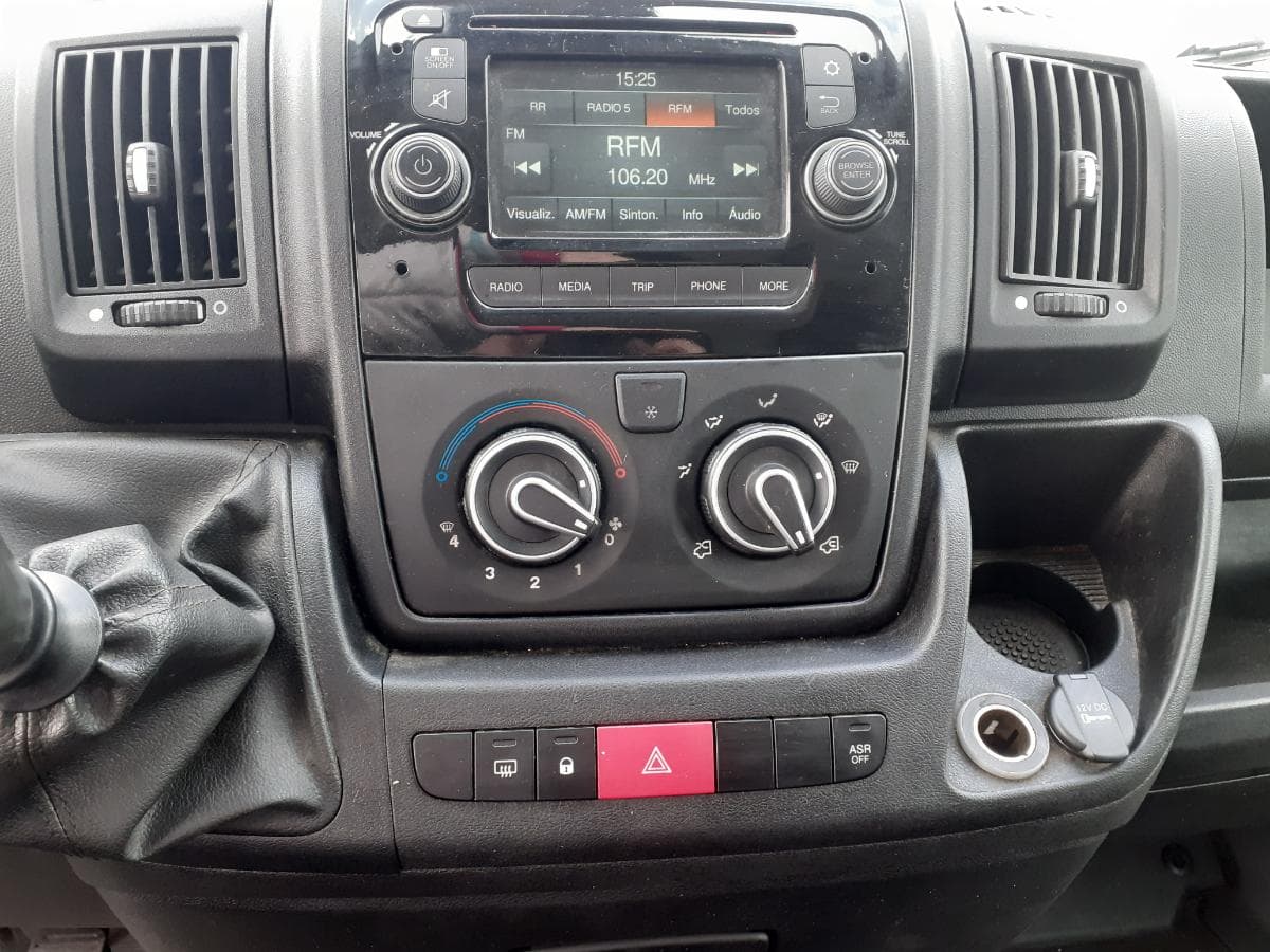 Peugeot Boxer 2.2 HDI Van · Ano 2016 — image 13