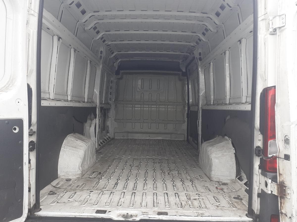 Peugeot Boxer 2.2 HDI Van · Ano 2016 — image 7