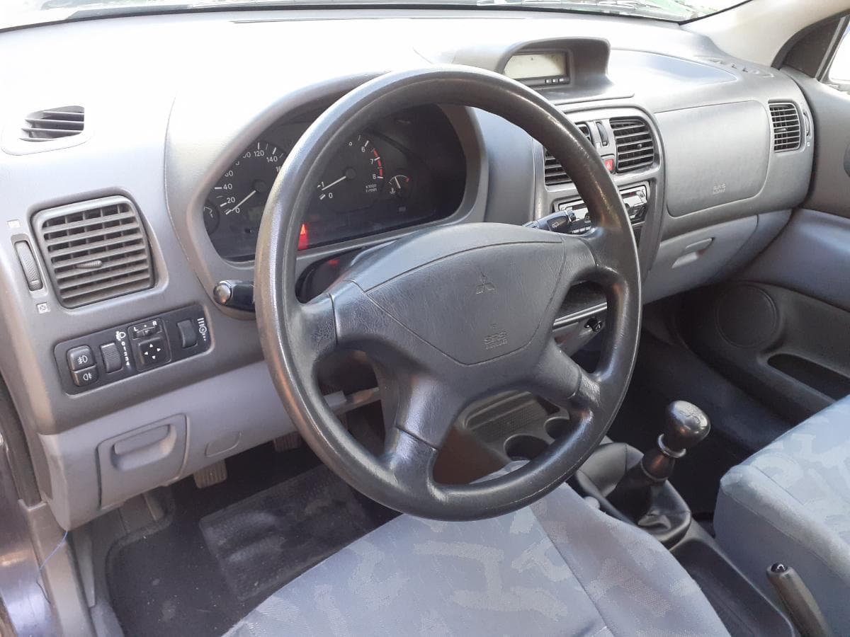 Mitsubishi Spacestar 1.3 · Ano 2000 — imagem 13