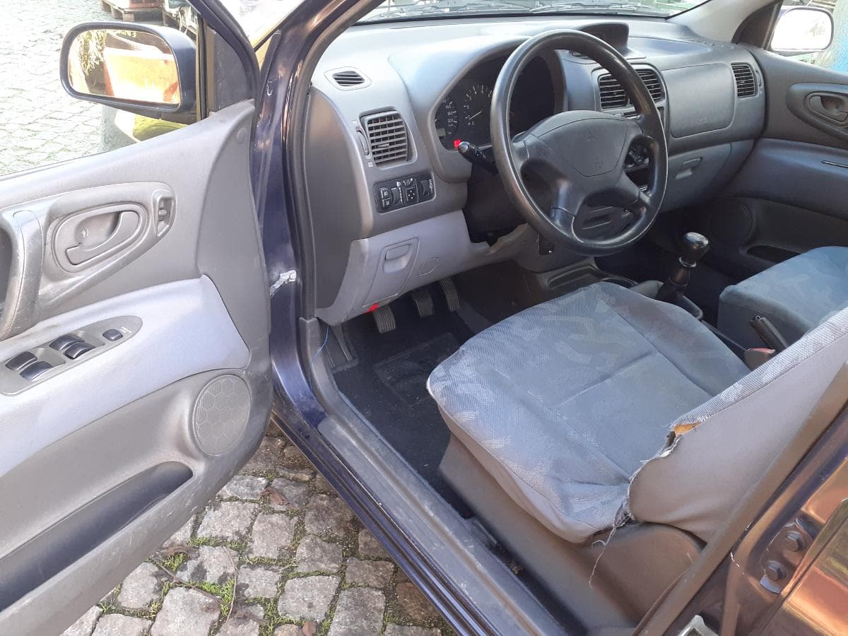 Mitsubishi Spacestar 1.3 · Ano 2000 — imagem 9