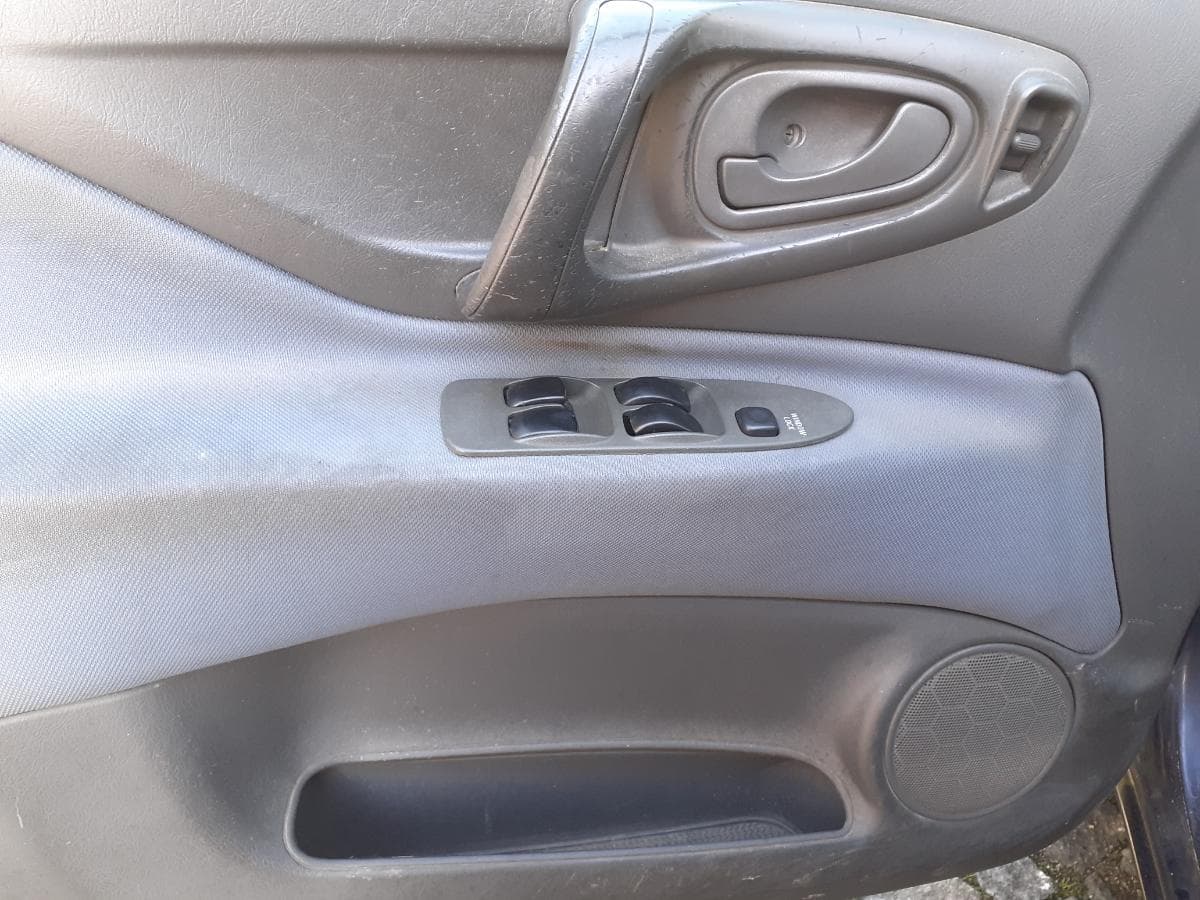 Mitsubishi Spacestar 1.3 · Ano 2000 — imagem 16