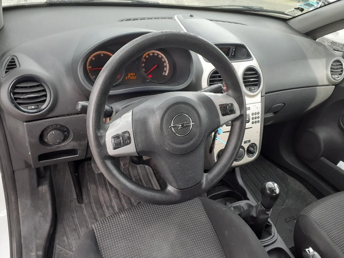 Opel Corsa Van 1.3 CDTI · Ano 2009 — imagem 10
