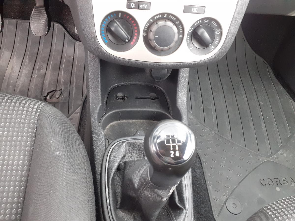 Opel Corsa Van 1.3 CDTI · Ano 2009 — imagem 9
