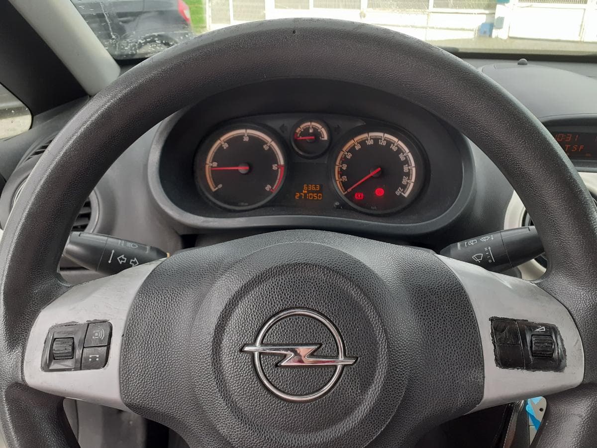 Opel Corsa Van 1.3 CDTI · Ano 2009 — imagem 11