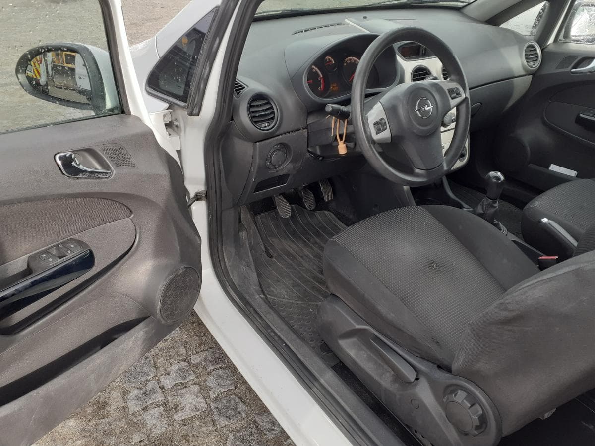 Opel Corsa Van 1.3 CDTI · Ano 2009 — imagem 8