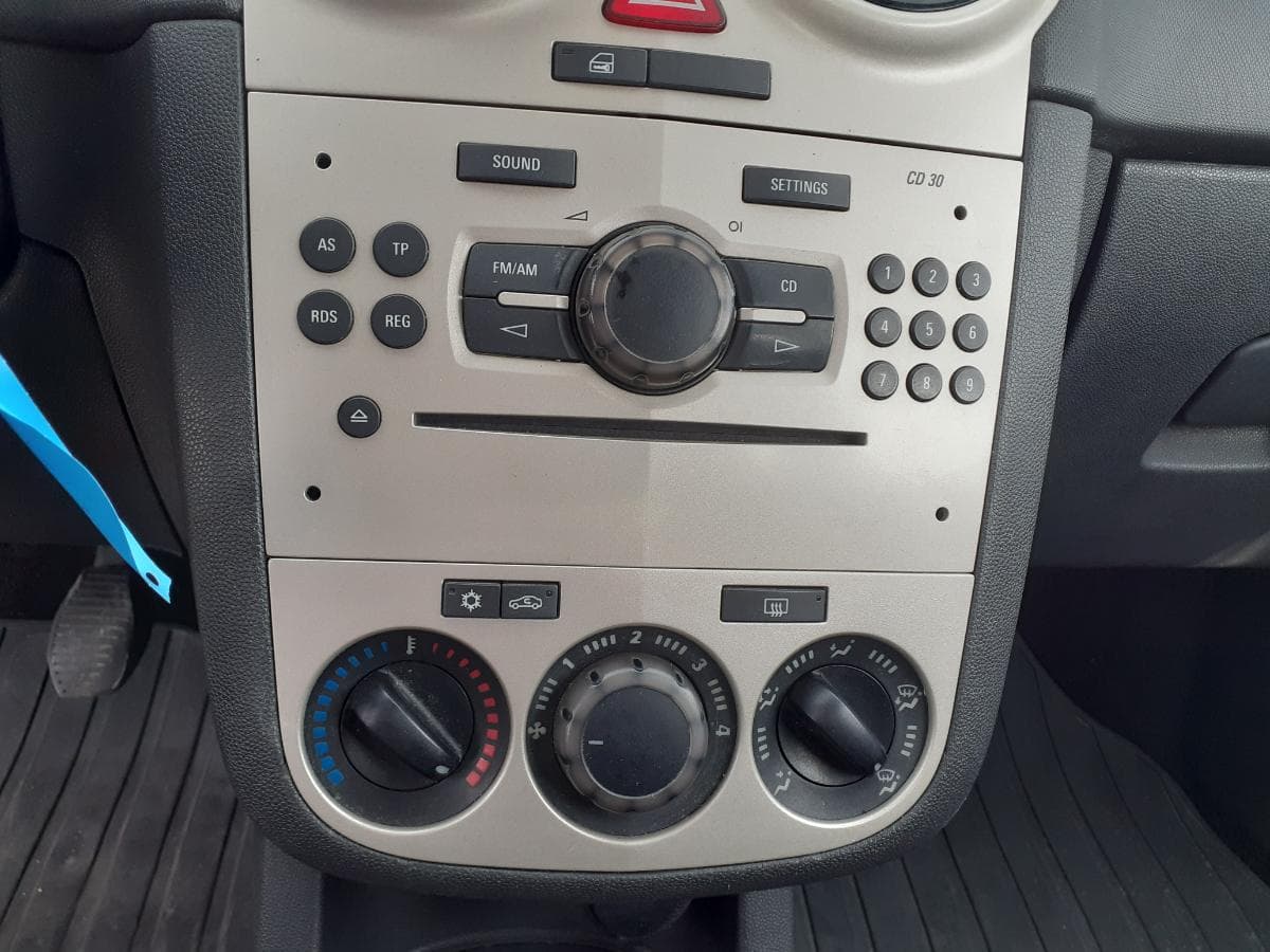Opel Corsa Van 1.3 CDTI · Ano 2009 — imagem 12