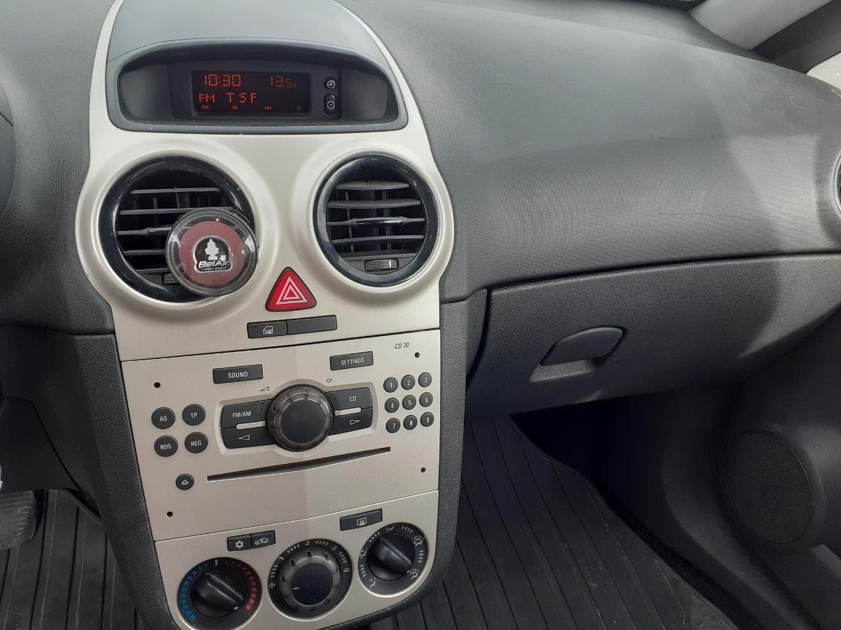 Opel Corsa Van 1.3 CDTI · Ano 2009 — imagem 13