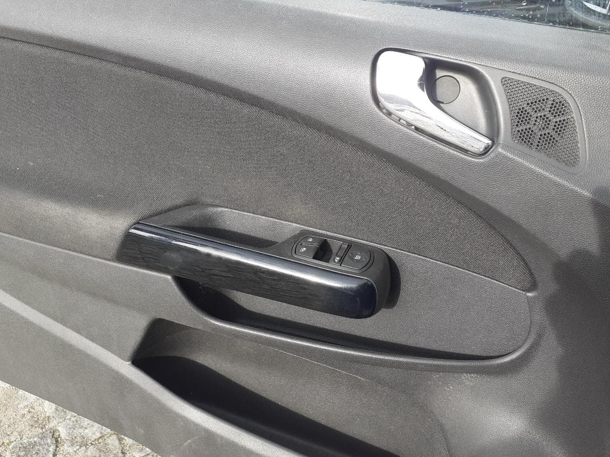 Opel Corsa Van 1.3 CDTI · Ano 2009 — imagem 17
