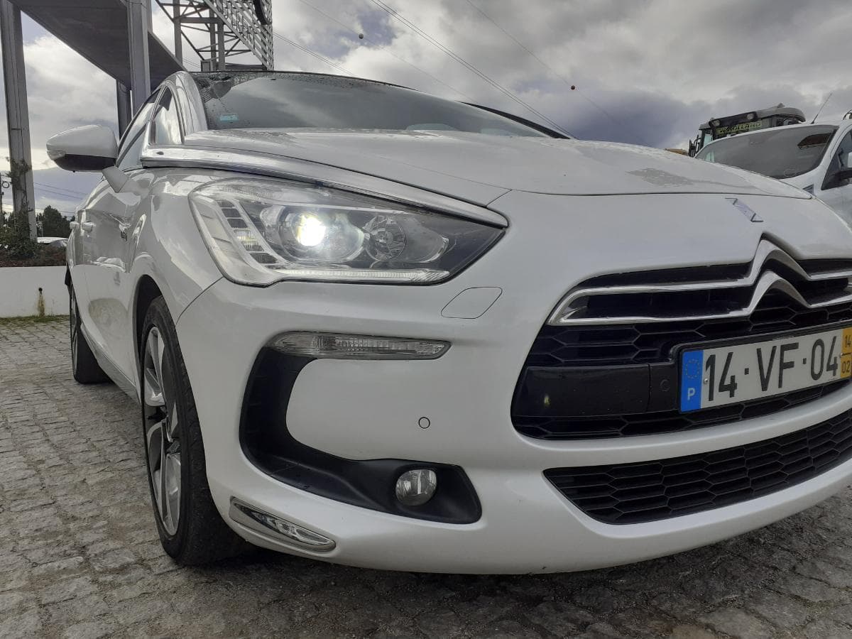 Citroën DS5 Híbrido · Ano 2014 · Híbrido Diesel — imagen 7